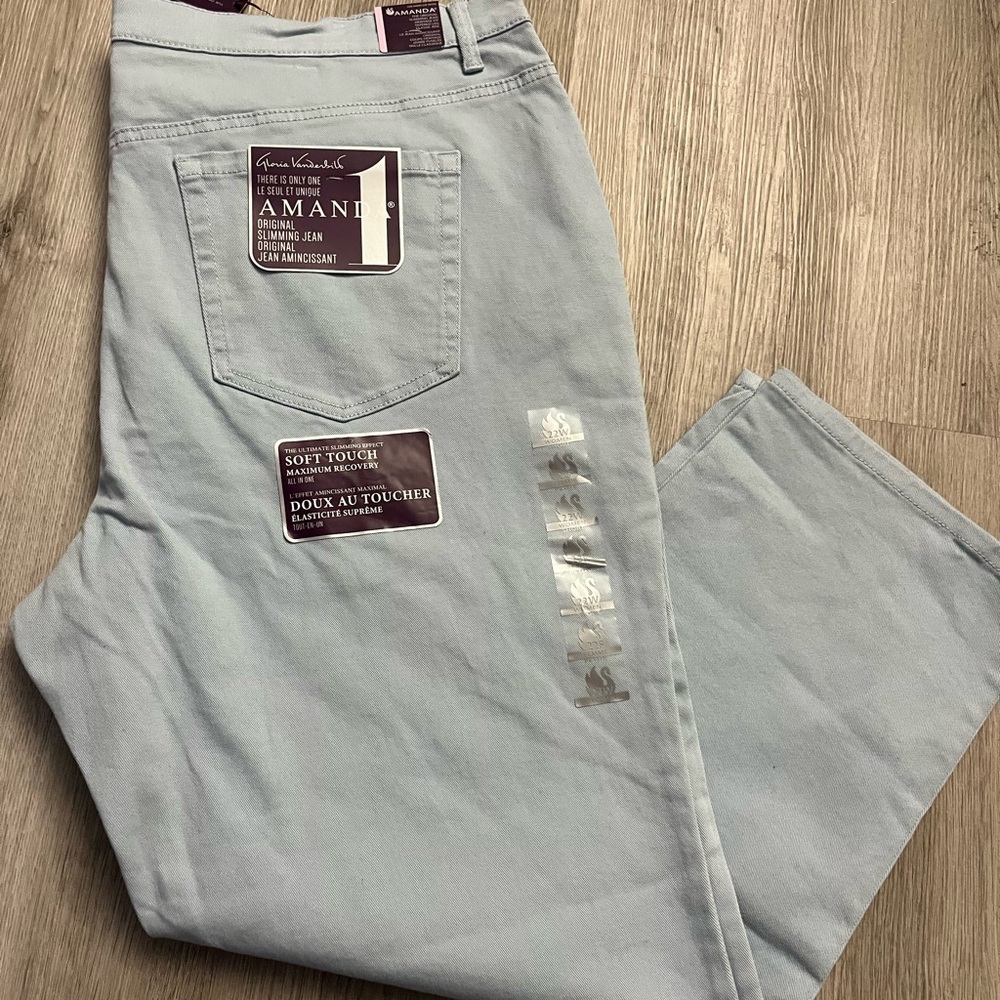 243–NWT Gloria Vanderbilt Light Blue Relaxed Women's Jeans
